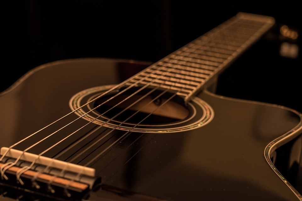 Cách phân biệt Classical guitar và Acoustic Guitar