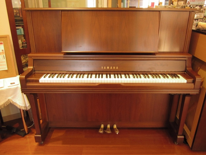 Đàn Piano Yamaha YU50